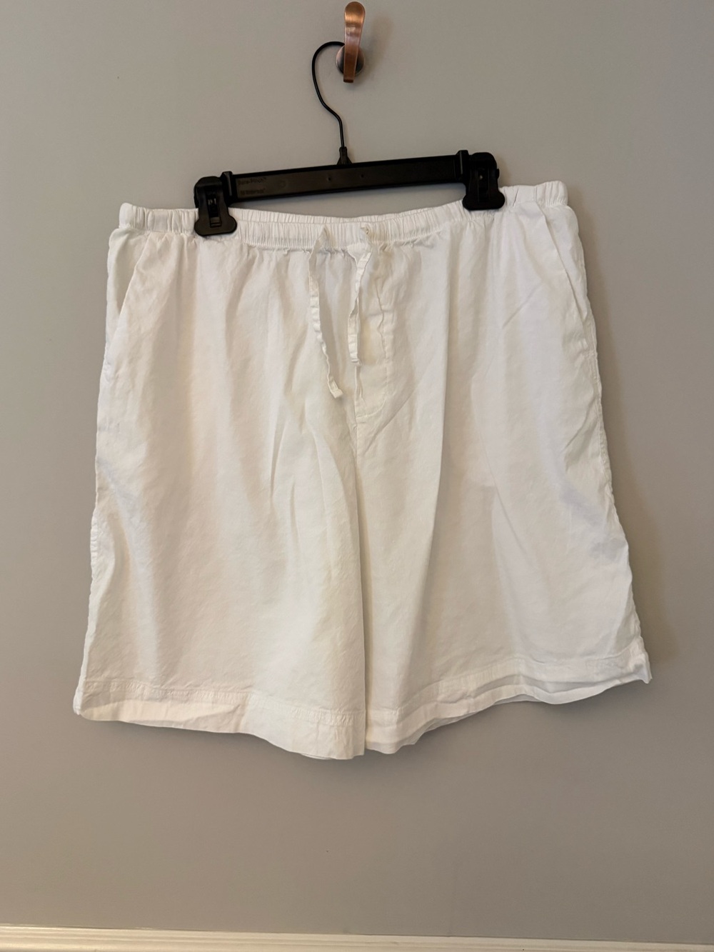 Athleta white linen rayon mix shorts. L
